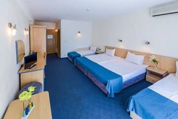 Четырехместный номер с видом на море в Отеле Holiday Park Hotel - All Inclusive